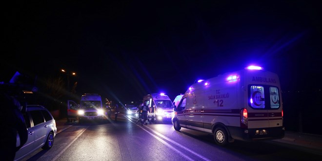 Alkoll src ambulansa arkadan arpt: 2 yaral