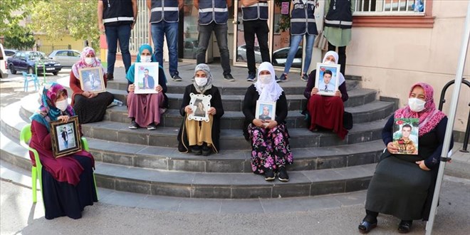 HDP önünde evlat nöbeti eylemine katılan aile sayısı 200'e yükseldi