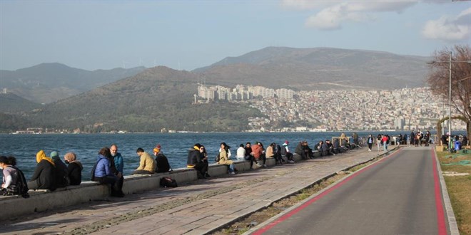 İzmir'de Kordon'un görüntüsü pandemi öncesini aratmadı