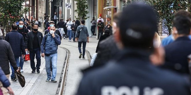 'Kadınlar erkeklere göre maskeyi daha sık değiştiriyor'