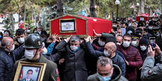 Gara'da şehit olan 3 bordo bereli asker son yolculuğuna uğurlandı