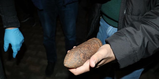 Kar temizliğinde patlamamış top mermisi buldu