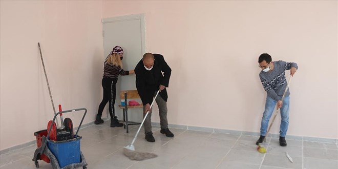 Öğretmenler, okula yaptırdıkları ek binayı 15 Şubat'a yetiştirdi