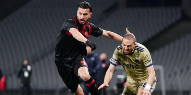 Fenerbahçe, maç fazlasıyla zirveye yerleşti