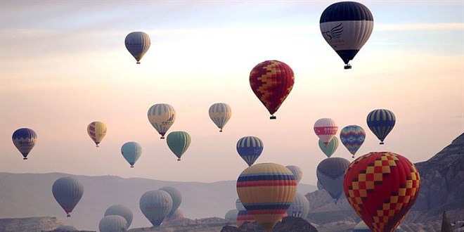 Bakan Savran, 50 kiiye balon turu hediye edecek