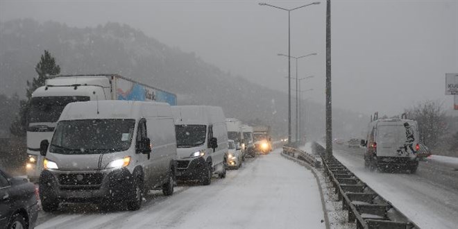 Samsun-Ankara kara yolunda ulaşım aksıyor