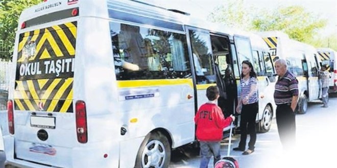 Pandemi nedeniyle işleri azalınca servis araçları satışa çıktı
