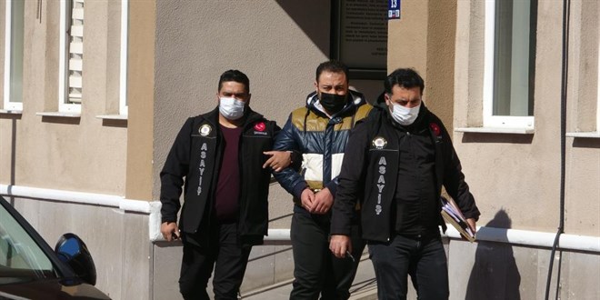 Kendisini polis olarak tanıtan dolandırıcı, gerçek polise yakalandı