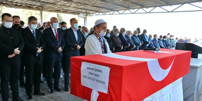 Devlet eski Bakanı Ahmet Şanal toprağa verildi