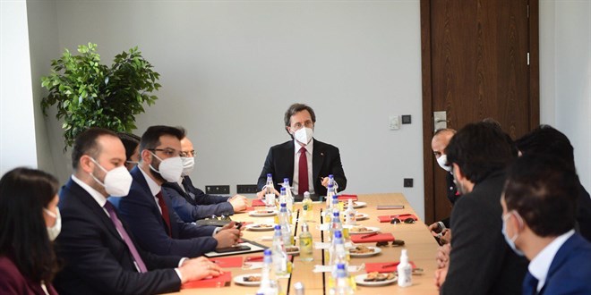 Altun, 'Türki Lala' dizisinin yapımcılarıyla bir araya geldi