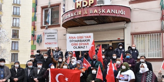 Terör bağı ve desteği HDP'yi eritiyor