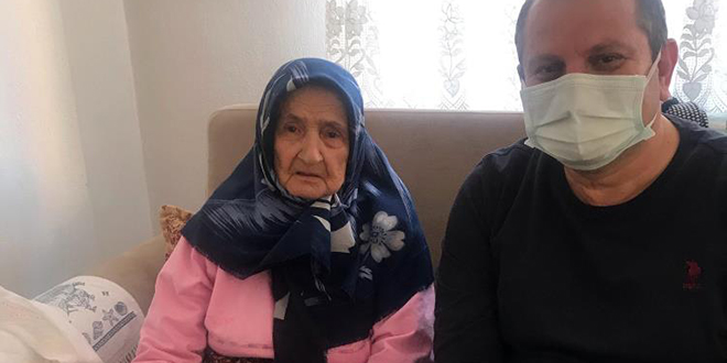 Aile hekimi gönüllü olarak evlere gidip aşılama yapıyor