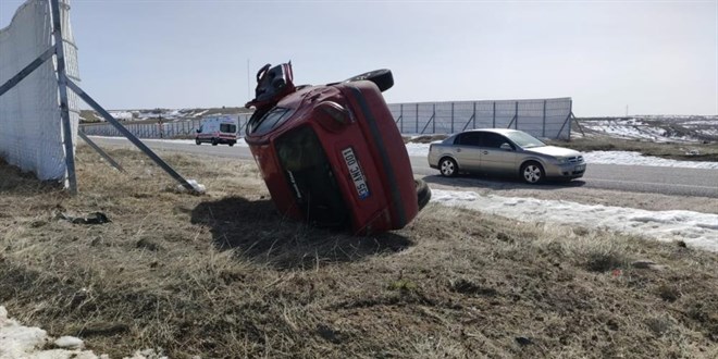 112 personelleri kaza yaptı, 2 teknisyen yaralandı