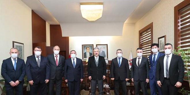 3 kişilik ailenin öldürülmesi olayını aydınlatan polisler başarı belgesiyle ödüllendirildi