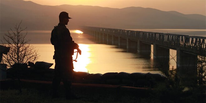Yunanistan'a geçmeye çalışan 3 PKK mensubu yakalandı