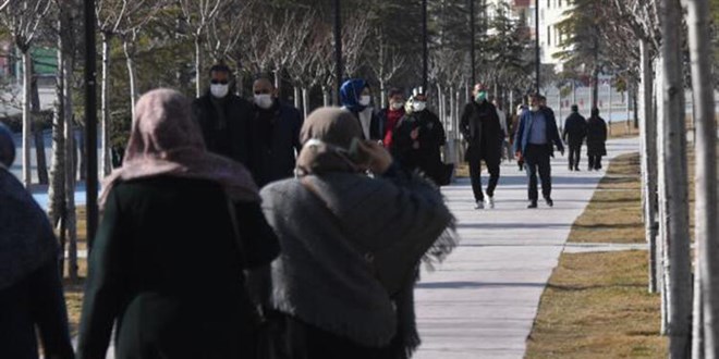 Vaka sayısı artan Konya'da, kısıtlamaya rağmen hareketlilik