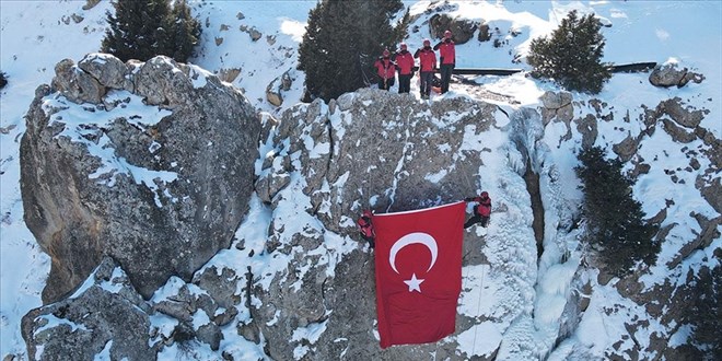 Mehmetçik, hayat kurtarmak için zor koşullarda eğitim alıyor