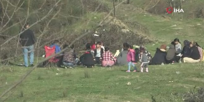 Sokağa çıkma kısıtlamasını hiçe sayıp piknik yaptılar
