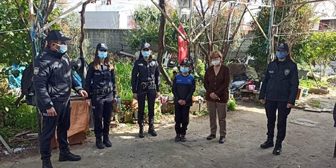 İl Emniyet Müdüründen polislik hayali kuran çocuğa 'üniforma'