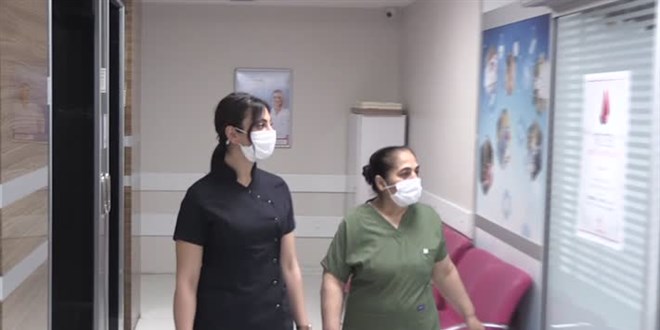 Doğumu sırasında ebeliğini yapan kadının başhemşiresi oldu