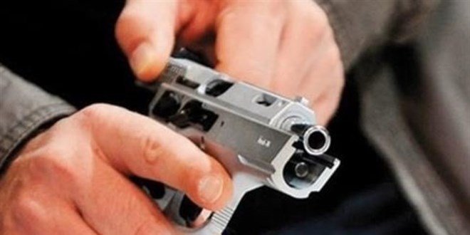 Silahının ateş alması sonucu yaralanan polis memuru hayatını kaybetti