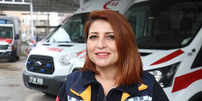 Kadın ambulans şoförleri zamanla yarışıp vakadan vakaya koşuyor