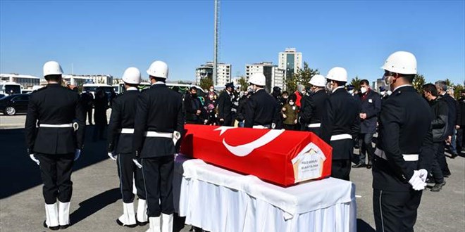 Görevi başında rahatsızlanan polis memuru hayatını kaybetti