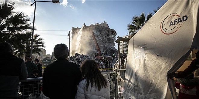 Devlet ve millet İzmir depreminin yaralarını el ele sardı