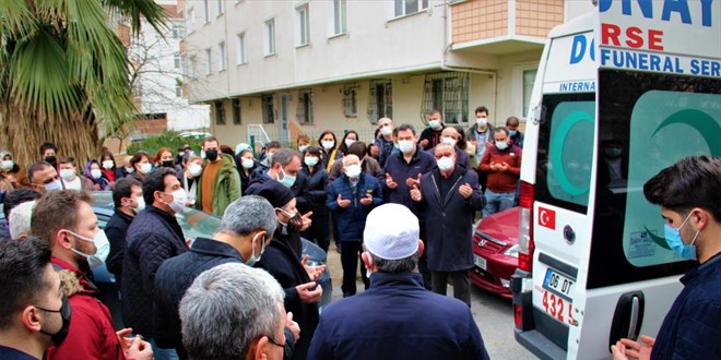 Kalp krizi geçiren öğretmen hayatını kaybetti