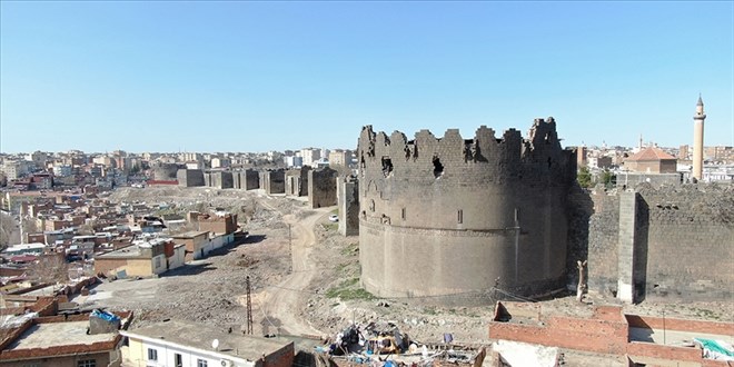 Surların restorasyonuna uluslararası medya manipülasyonu