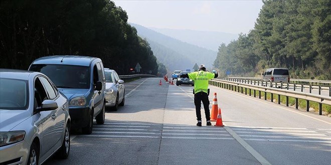 Genç sürücüler trafik kurallarını ihlal etmeye daha yatkın