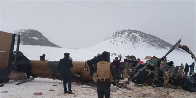 Bitlis'te düşen helikopterin enkazı kaldırıldı
