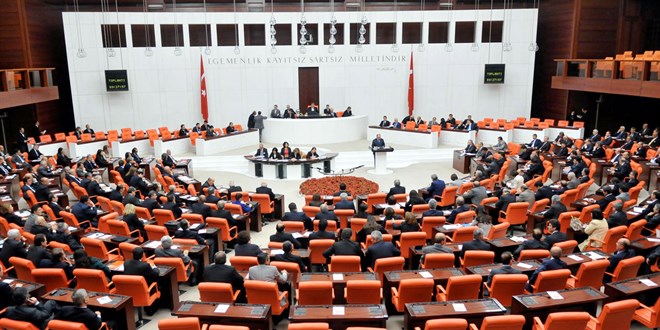 CBK ve yasalar arasındaki ayrım için Anayasa Komisyonu oluşturuldu