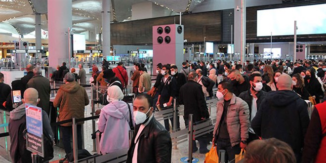 İstanbul Havalimanı'nda yolcu yoğunluğu yaşandı