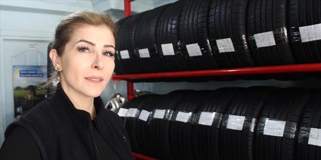 'Esra Usta' başladığı oto lastiği tamirciliğinde patron oldu