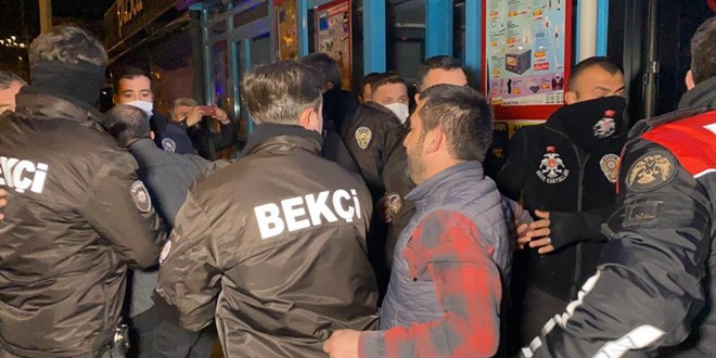 Denetim yapan bekçiler ile tartışarak ortalığı birbirine kattı