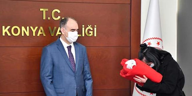 Çanakkale'de 18 Mart'ta göndere çekilecek ay yıldızlı bayrak Konya'dan yola çıkarıldı