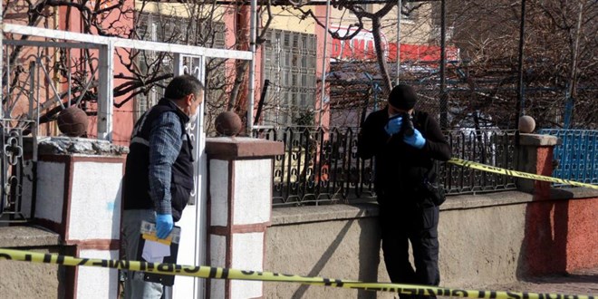 Öğretmen, komşusunu kafasından vurup polise teslim oldu