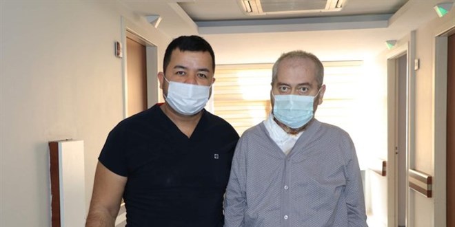 Bacak kemiğinden çene yapıldı kansere veda etti