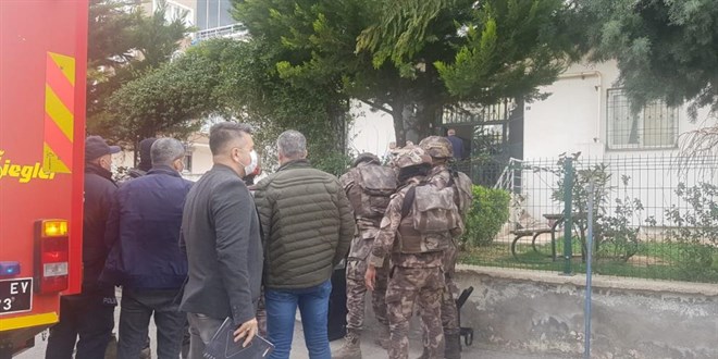 Ailesinden 3 kişiyi rehin aldı aileyi PÖH kurtardı