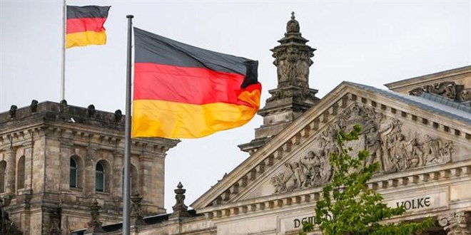 Almanya'daki maske skandalnda 3 vekil istifa etti
