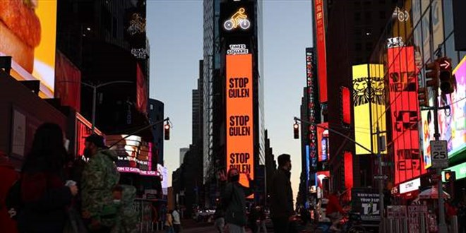 New York şehrinin ünlü meydanında 'Gülen'i durdurun' ilanı