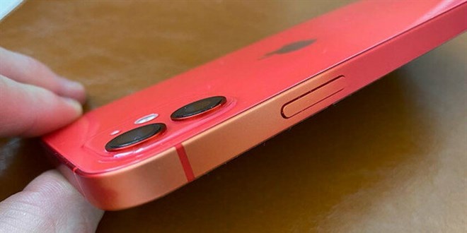 iPhone 11 ve 12'nin gövdesinde renk sıkıntısı!