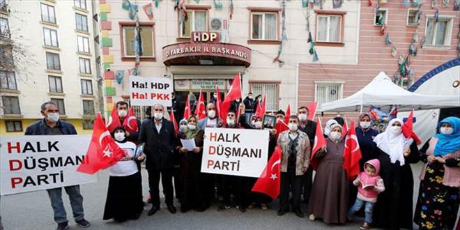 'HDP kapanacak analar kazanacak' sloganıyla yürüyüş yaptı