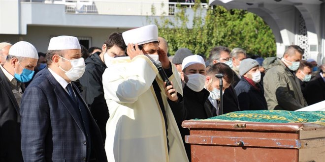 Bir babanın en acı görevi: Oğlunun cenaze namazını kıldırdı