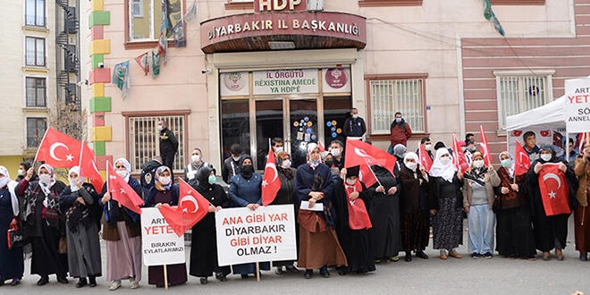 Evlat nöbetindeki ailelerden Yargıtay Cumhuriyet Başsavcılığına teşekkür