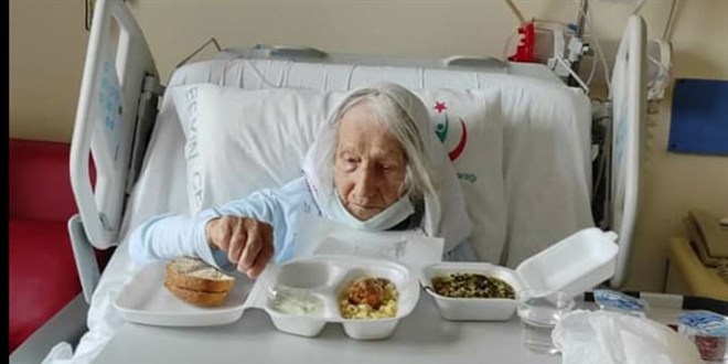 103 yaşındaki Fatma nine, koronavirüse yenik düştü
