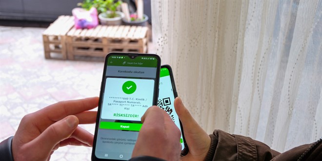 Koronavirüs testi pozitif olan pazarcı, tezgah başında yakalandı