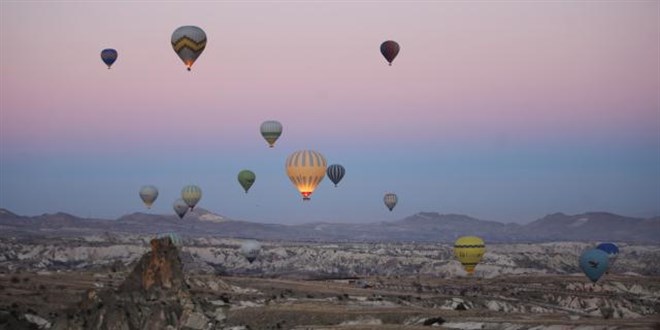 Kapadokya'da balon turları hafta sonuna kadar iptal edildi