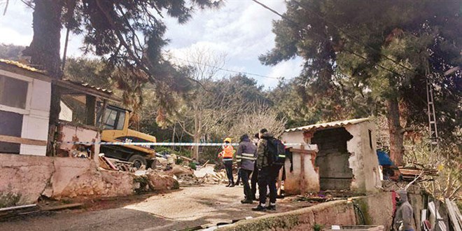Son ahırlar da yıkıldı